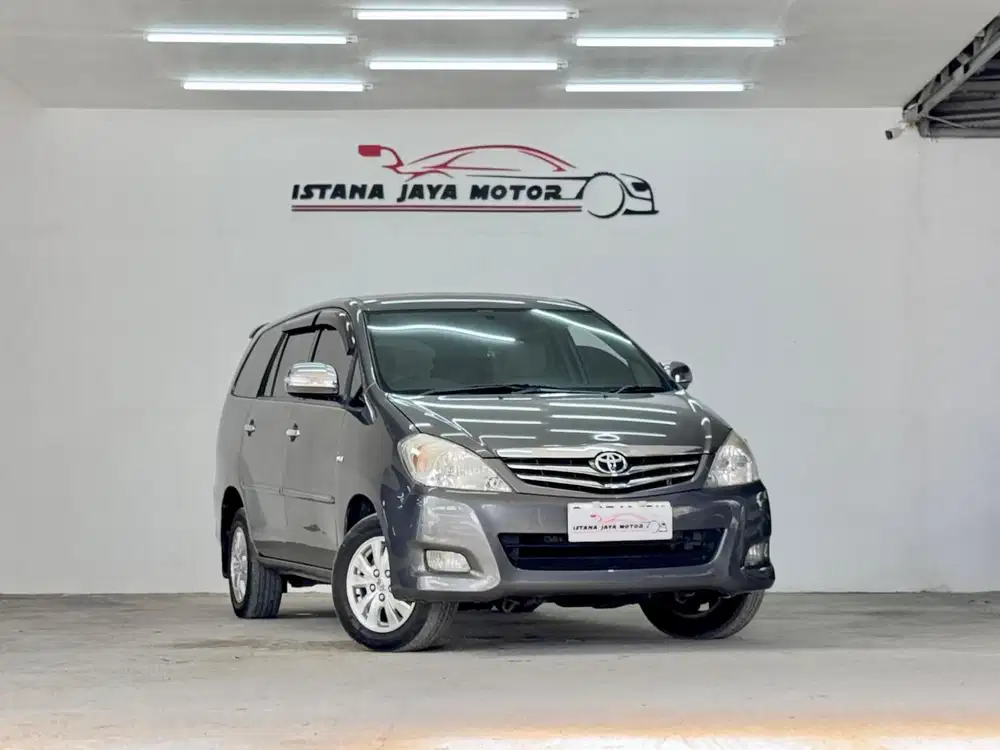 Toyota KIJANG INNOVA 2.0 V AT 2011 - ABU-ABU