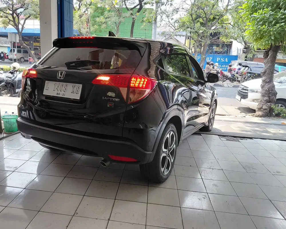 Honda HR-V  1.8 Prestige Jbl Edition matic2016 Bensin