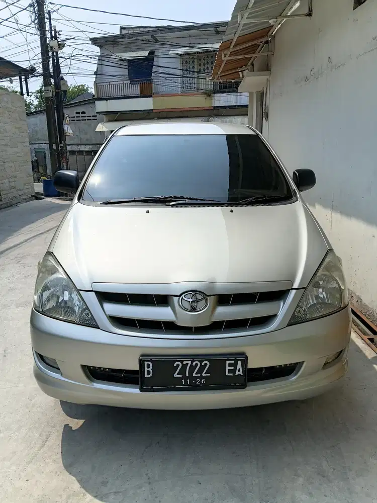 Toyota Kijang Innova 2004 Bensin