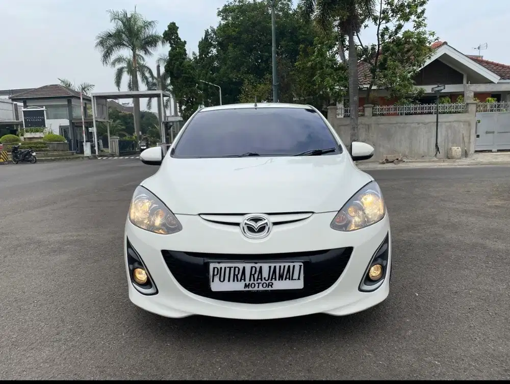 Mazda 2 R AT 2014 Bensin