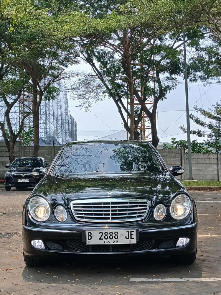 Mercedes-Benz E240 2004 Bensin