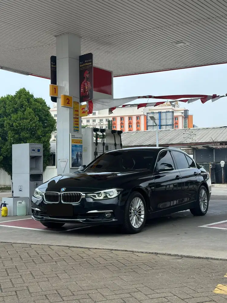 BMW 320i 2018 Bensin
