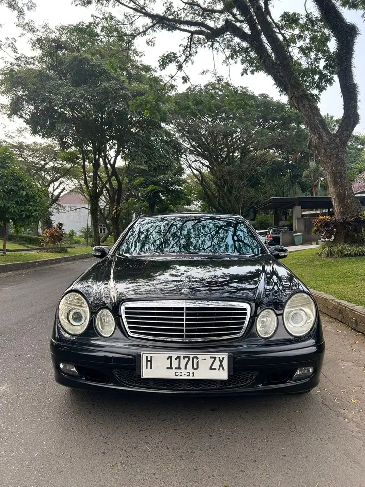 Mercedes-Benz E200K W211 2007 Hitam Taat Pajak