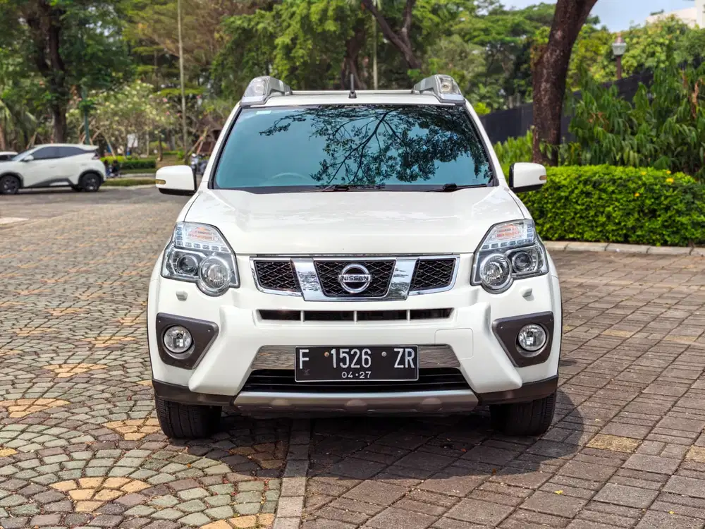 NISSAN XTRAIL 2.5 XT BENSIN AT 2014 - TERAWAT