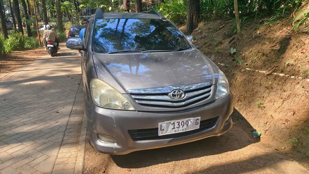 Toyota Kijang Innova 2011 Bensin