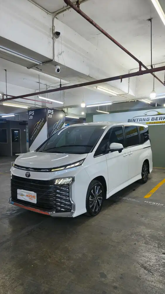 Voxy toyota 2022 tdp 15 putih