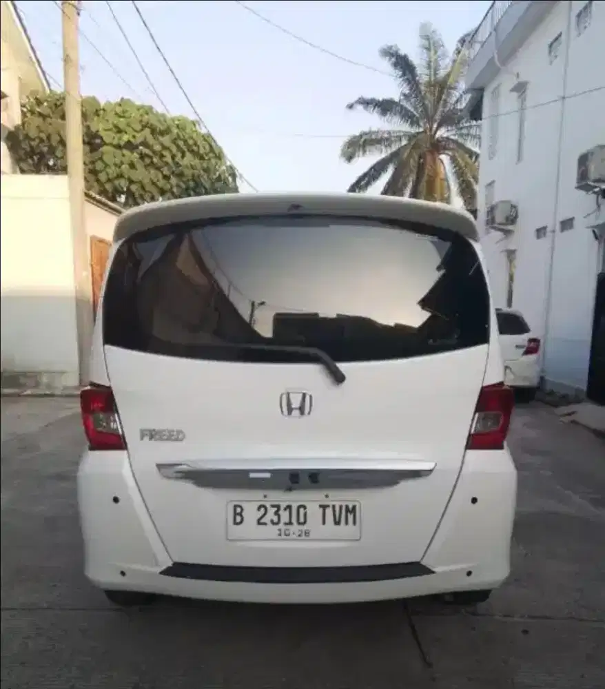 Honda Freed SD 2013 matic good condition