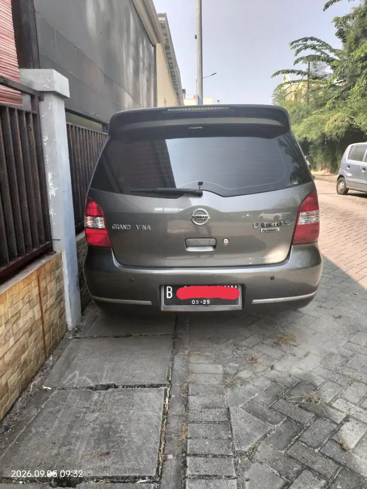 Nissan Grand livina 2010 Bensin