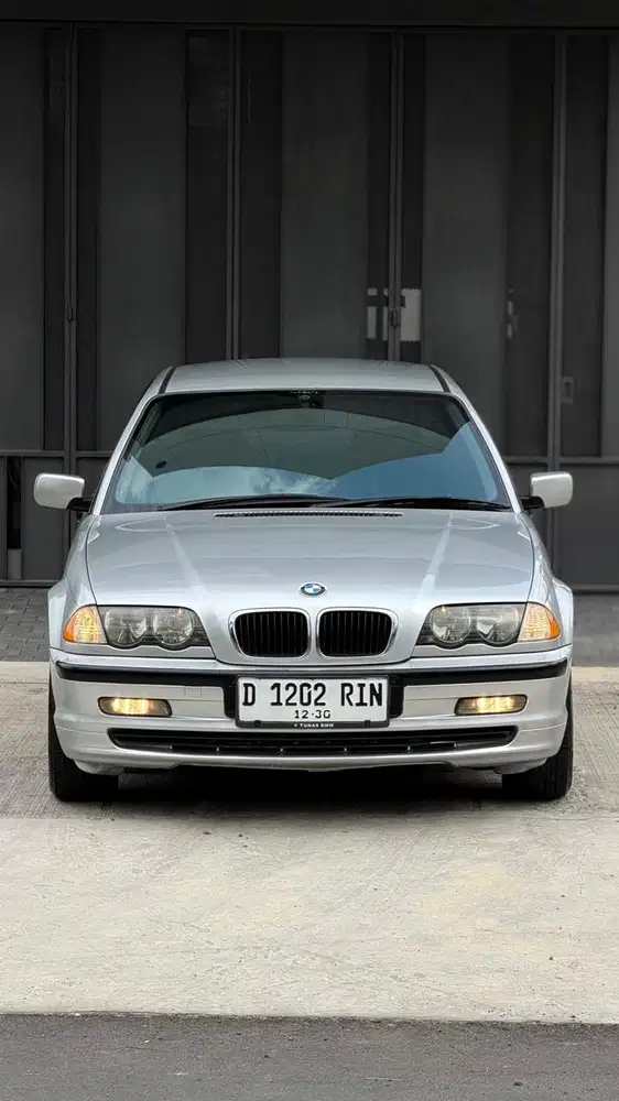 BMW 318i 2000 Bensin