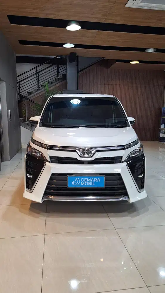 Toyota Voxy 2.0 AT  2018 Bensin
