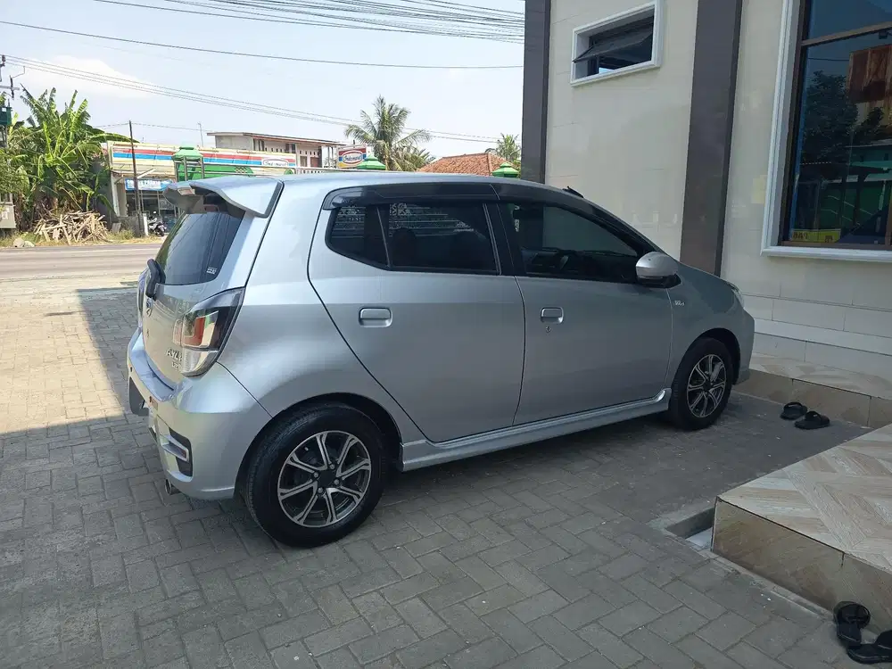 Daihatsu Ayla R TGN 1