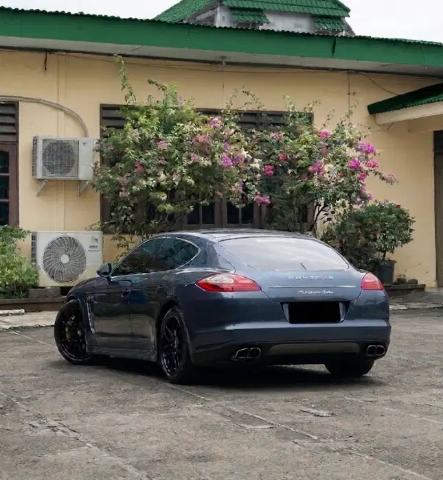 Porsche Panamera
4.8L TURBO (Top Grade)