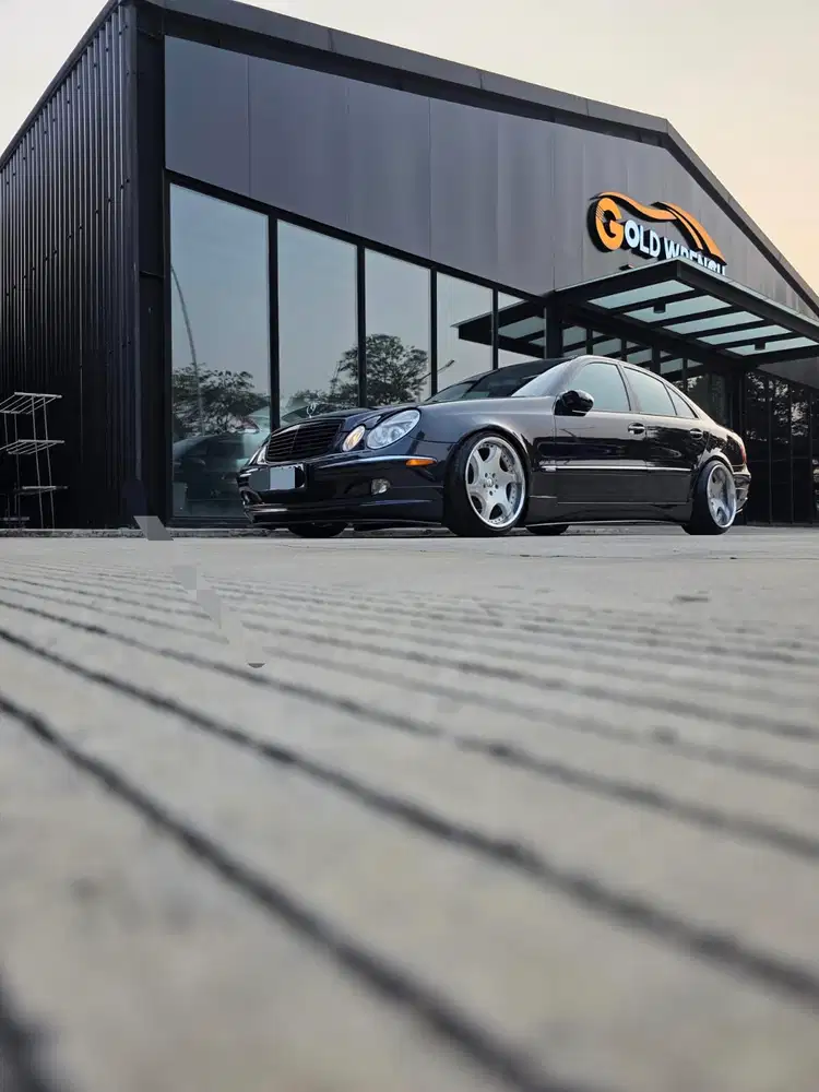 Mercedes-Benz E240 2004 Bensin