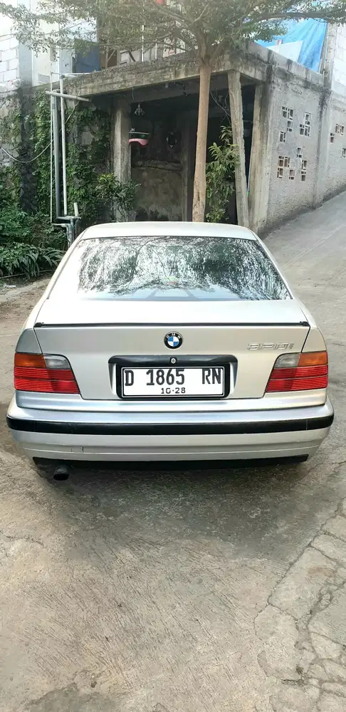 BMW 320i 1993 Bensin