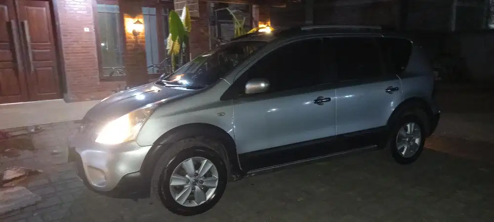 Nissan Livina 2010 Bensin