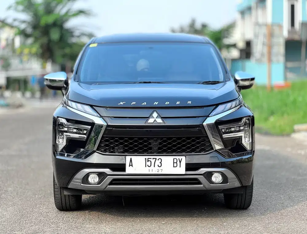 Mitsubishi Xpander Ultimate AT Hitam Metalik 2022
