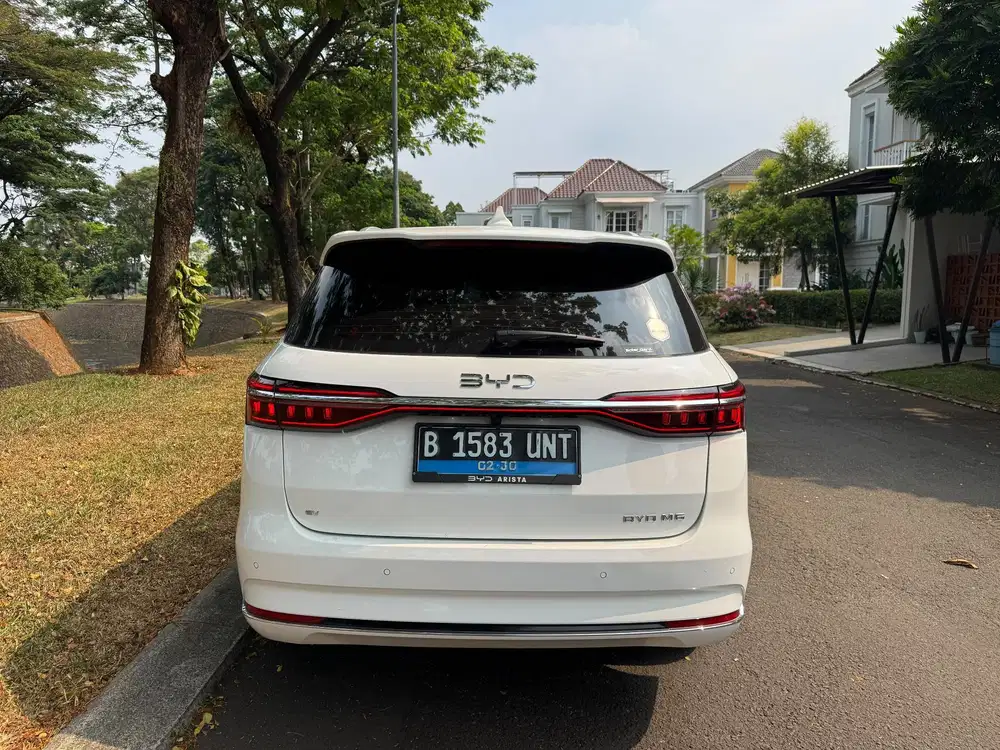 BYD M6 2024 Listrik