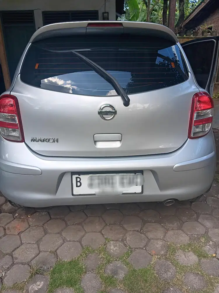 Nissan March 2011 Bensin