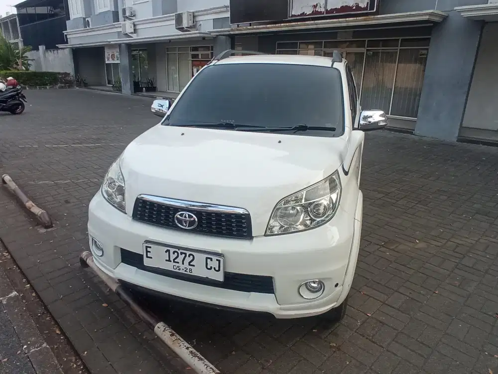 Toyota Rush istimewa Mulus 2013 Bensin