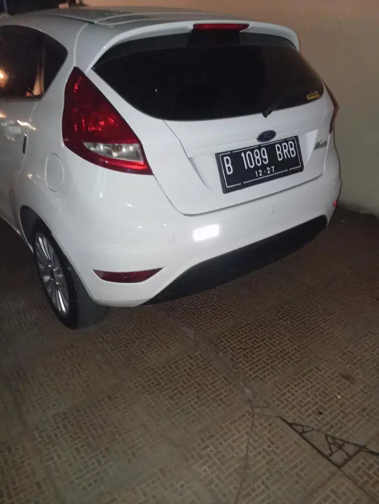 Ford Fiesta 1.4 L trend 2012 matic