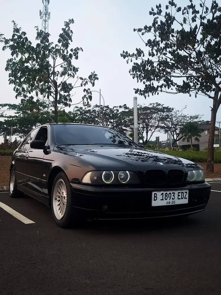 BMW 528i 2000 Bensin