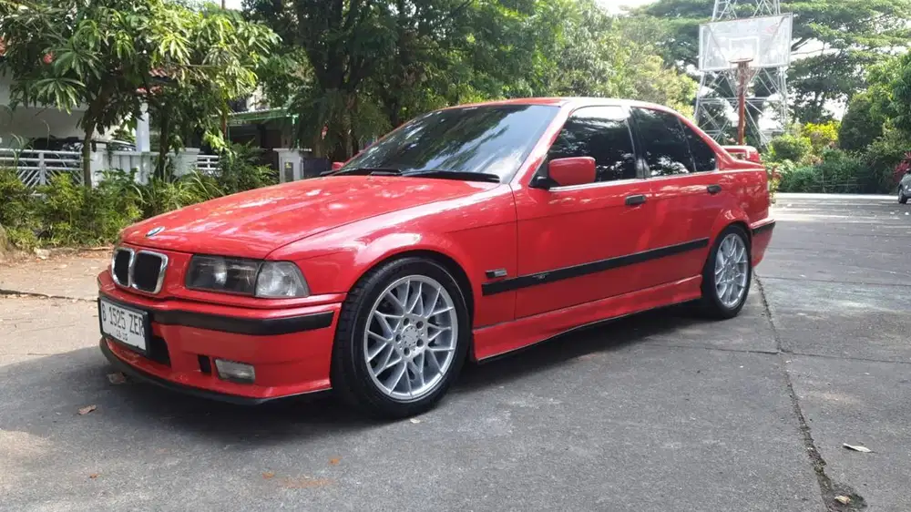 BMW 320i 1995 Bensin