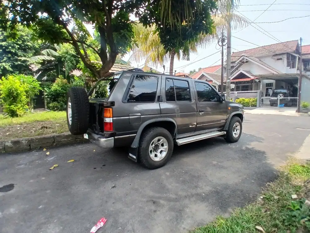 Bismillahirrahmanirrahim dijual BU Mobil Nissan Terrano Grandroad SGX