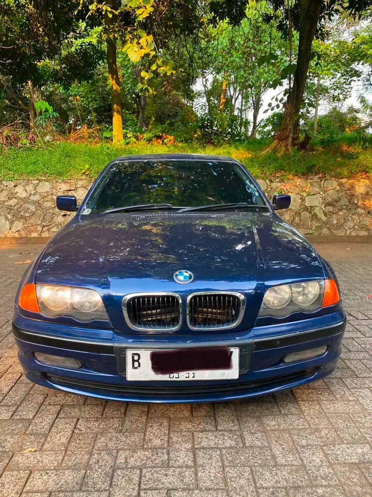 BMW 318i 1999 Bensin