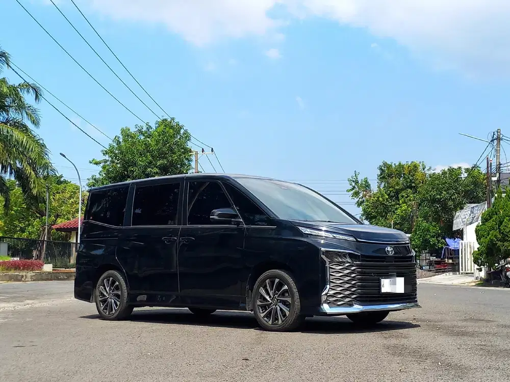 Toyota Voxy 2022 Bensin