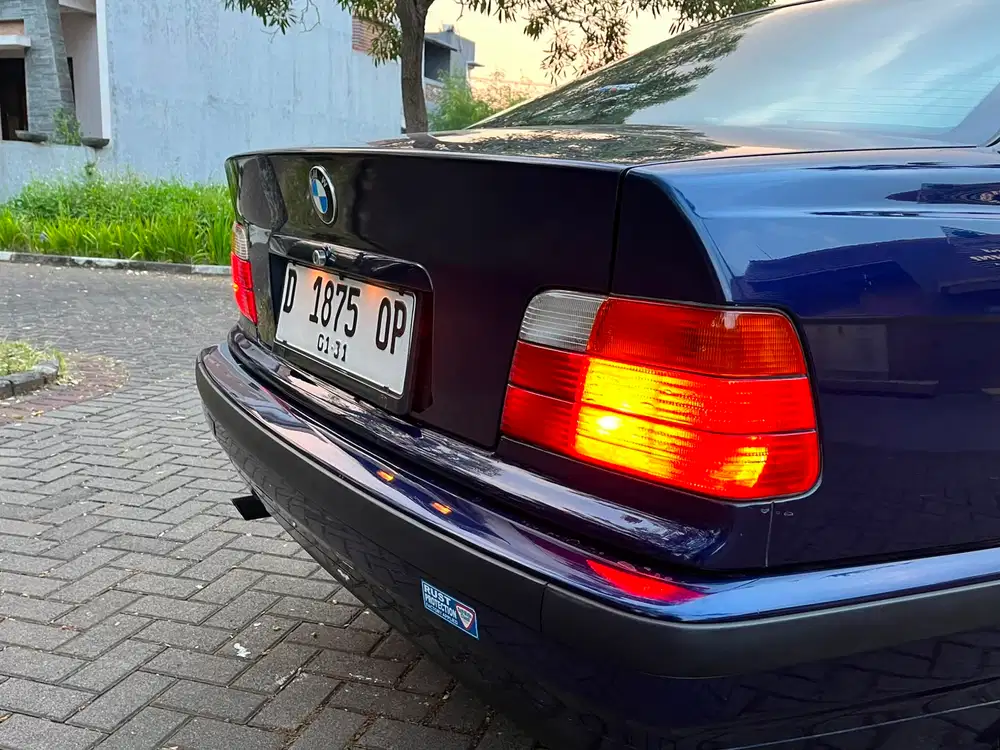 BMW 318i 1997 Bensin
