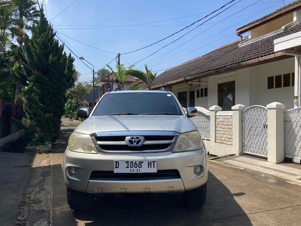 Toyota Fortuner 2005 Bensin
