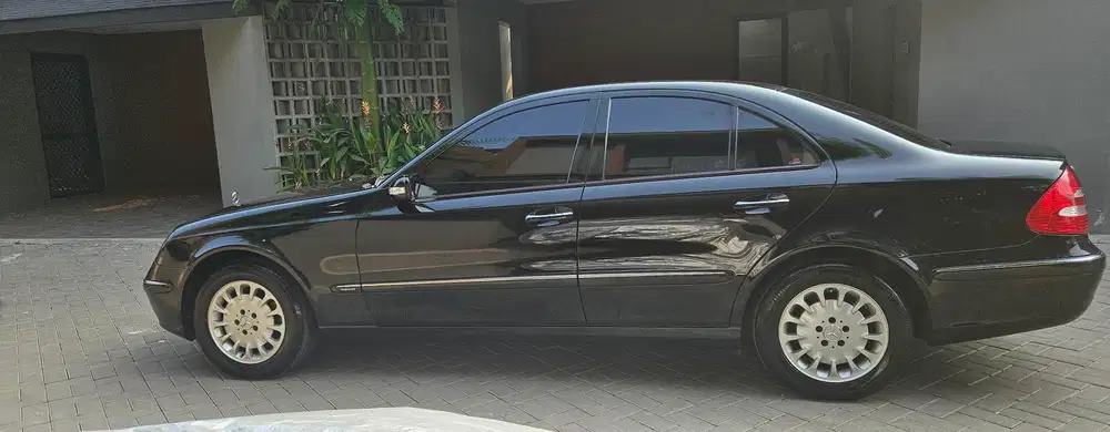 Mercedes-Benz E260 2005 Bensin