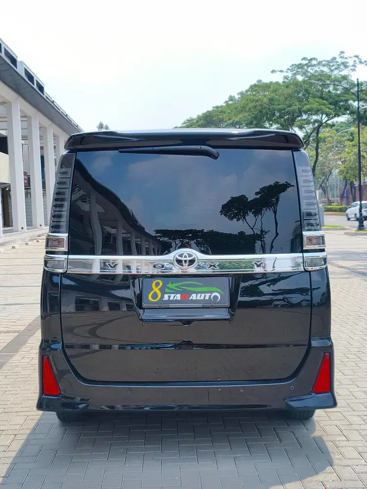Toyota Voxy Matic AT 2018 Tangan pertama