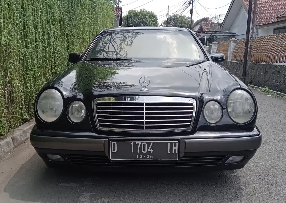 Mercedes-Benz E230 1997 Bensin