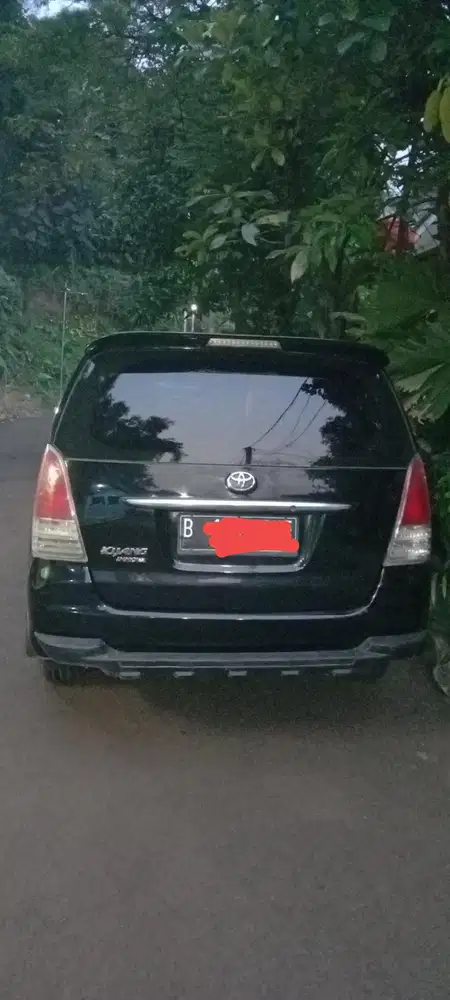 Toyota Kijang Innova 2011 Bensin