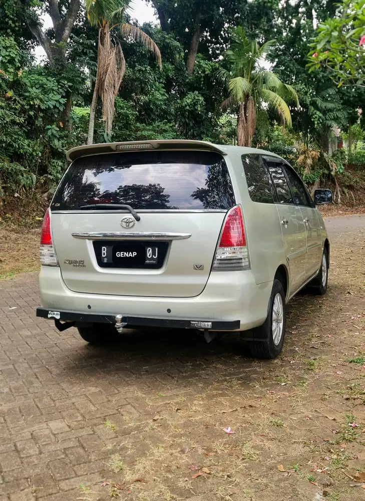 Toyota Kijang Innova 2011 Bensin