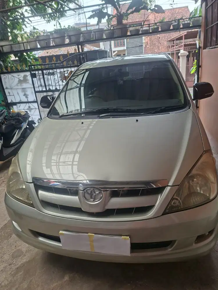 Toyota Kijang Innova 2004 Bensin