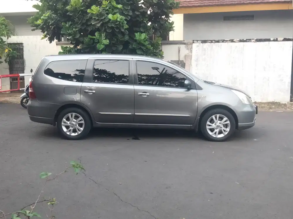 Nissan Livina 2012 Bensin