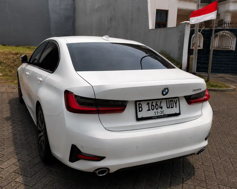 BMW 320i 2022 Bensin