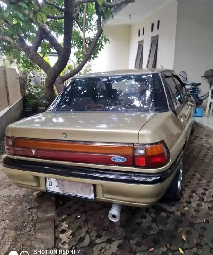 Ford laser 1990 Bensin