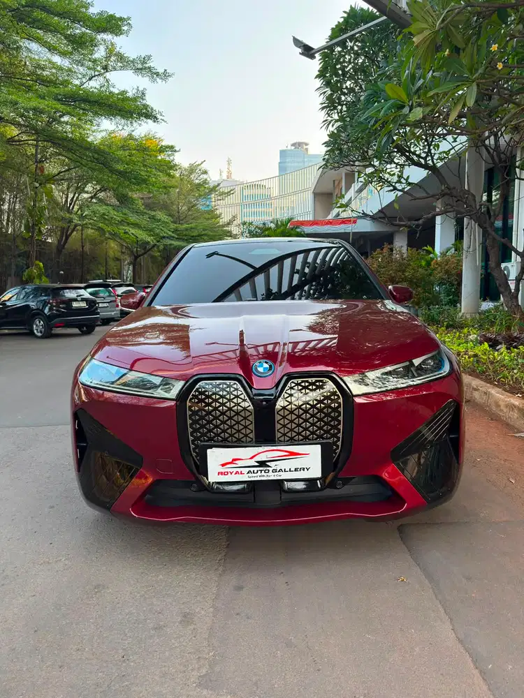 BMW iX 2023 Listrik