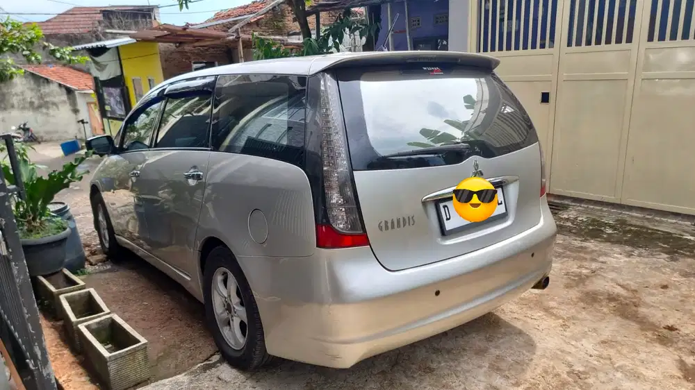 Mitsubishi Grandis 2006 Bensin