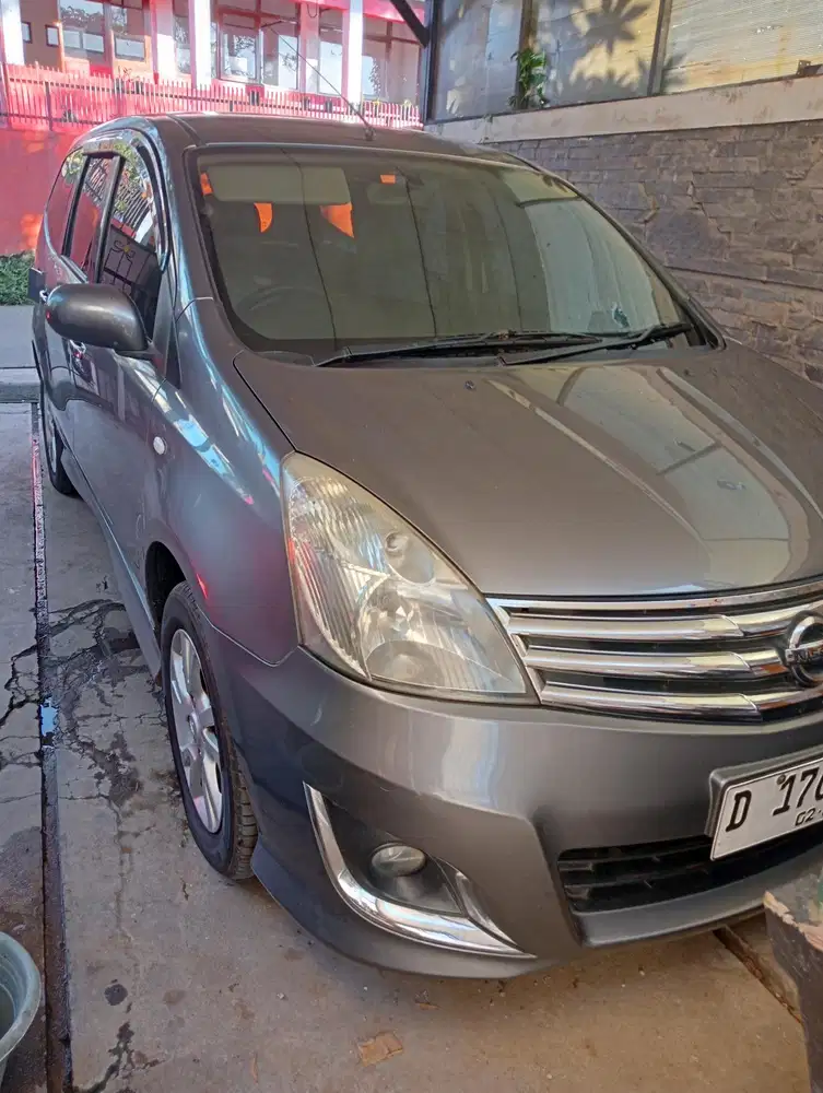 Nissan Grand livina 2012 Bensin