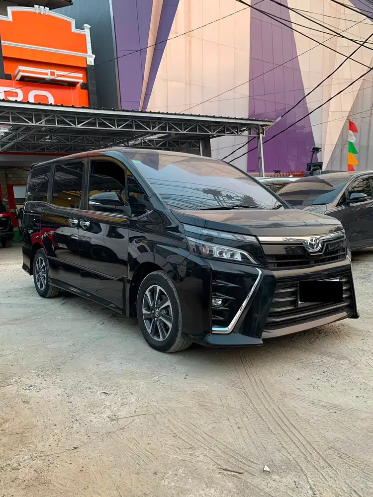 Toyota Voxy 2.0 AT 2020