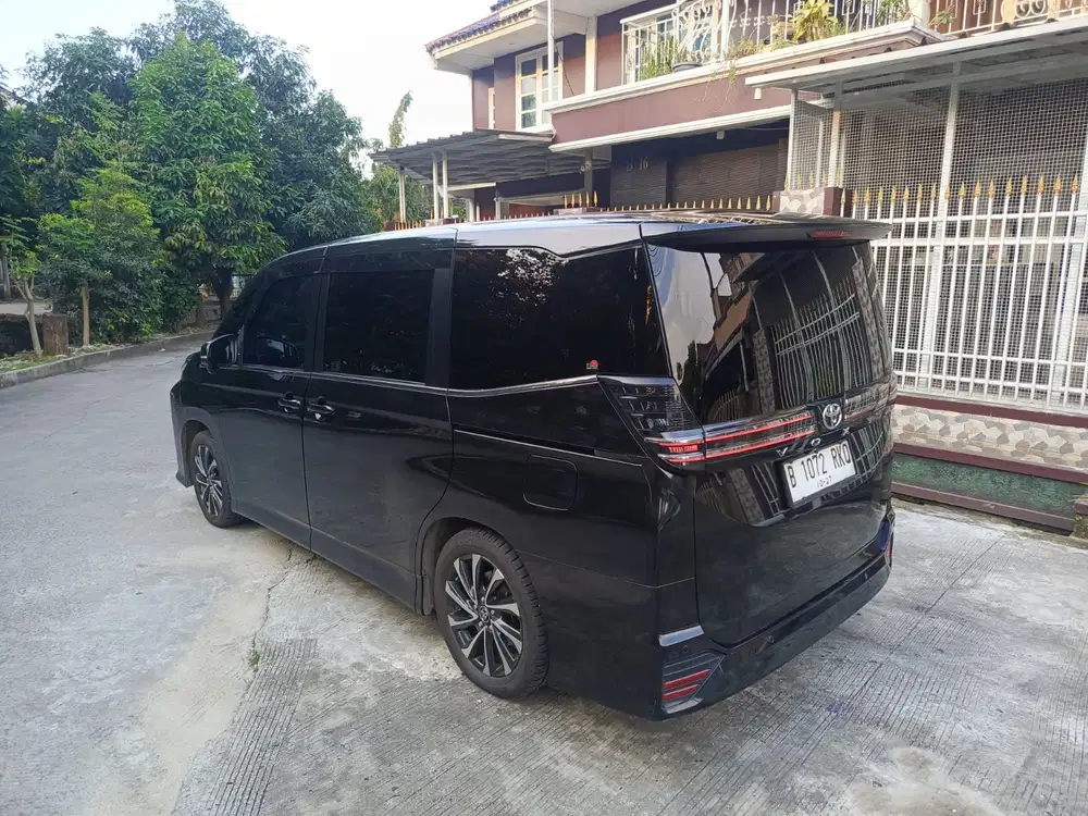 Toyota Voxy 2022 Bensin