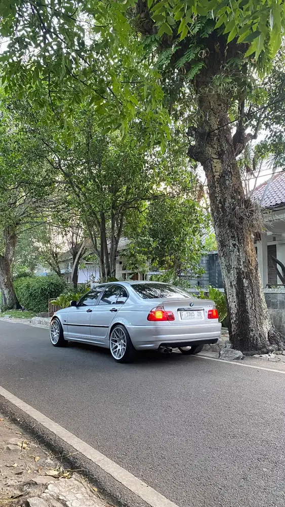 BMW 318i 2001 Bensin