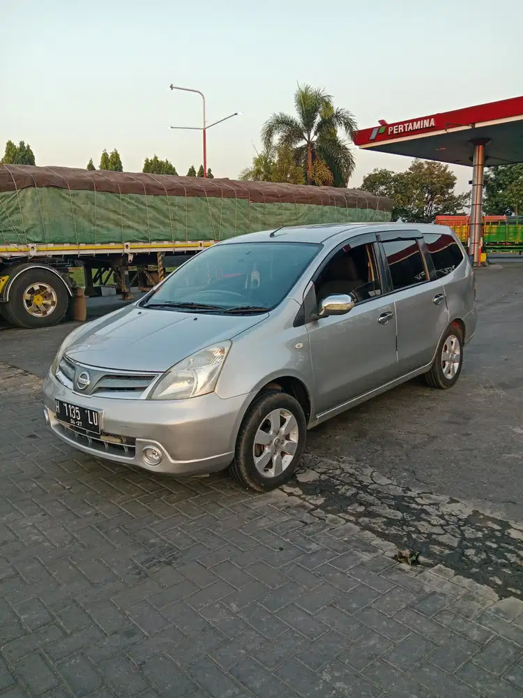 Nissan Grand livina 2012 Bensin
