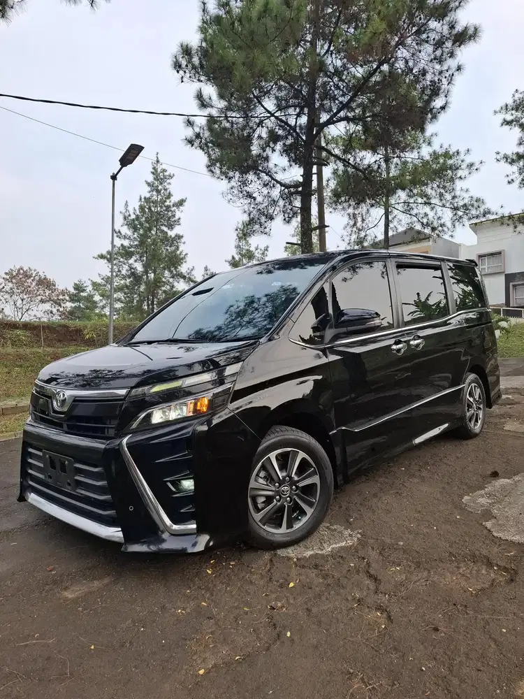 BAGUS...Toyota Voxy 2018 Bensin