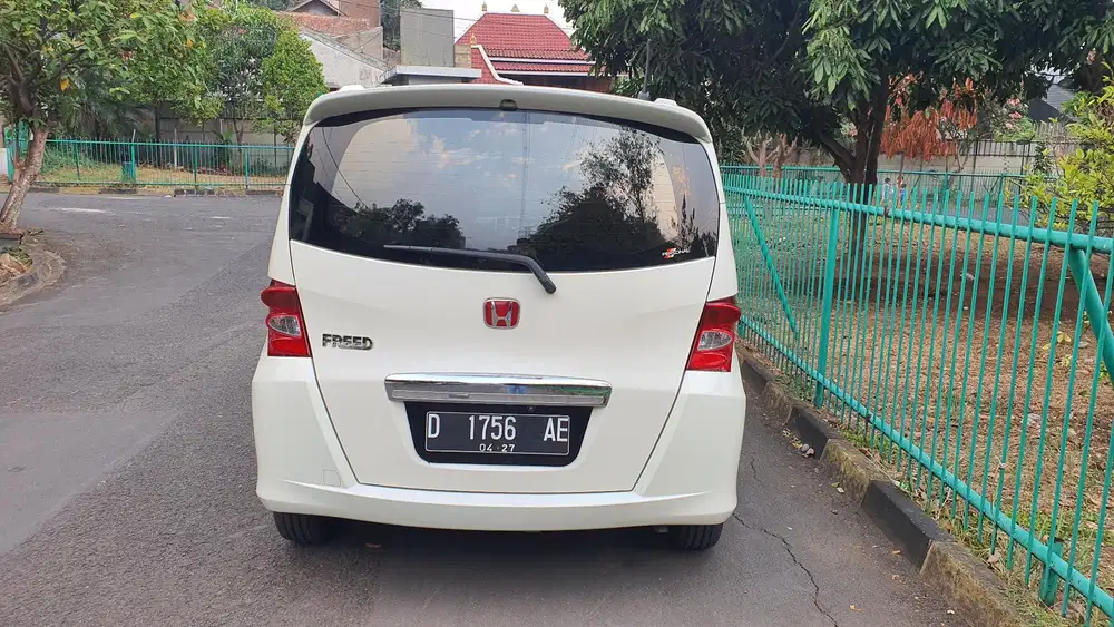 Honda Freed 2012 Putih Cat Ori