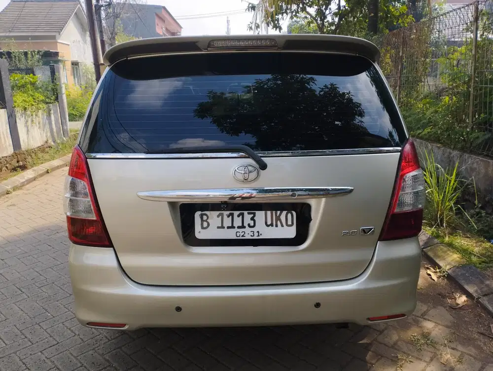Toyota Kijang Innova 2010 Bensin